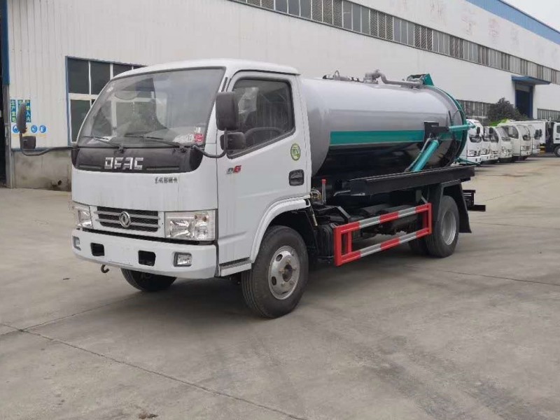 東風(fēng)多利卡5方吸污車(chē)