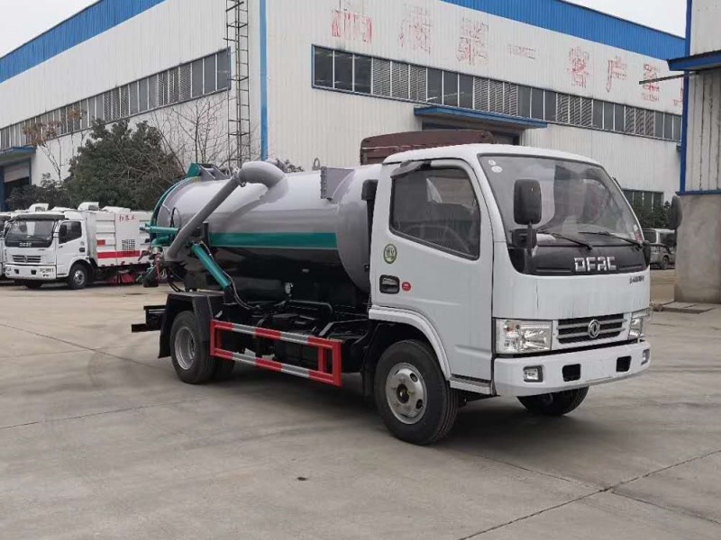 東風(fēng)多利卡5方吸污車(chē)