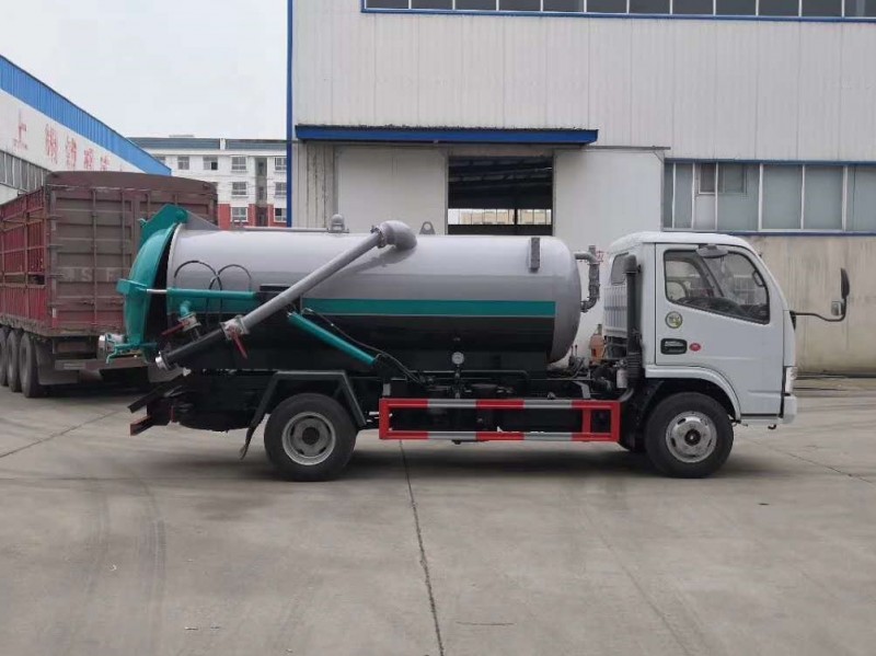 東風(fēng)多利卡5方吸污車(chē)